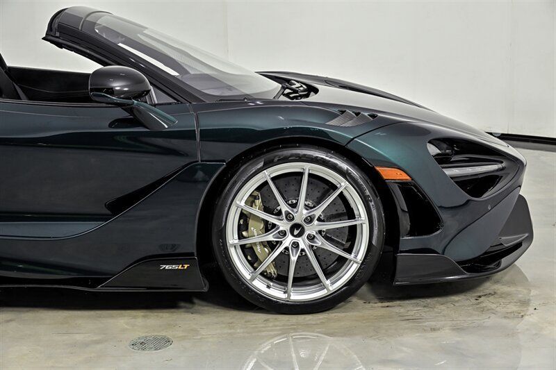 Used 2022 McLaren 765LT RWD image 19