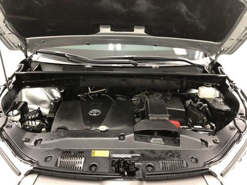 Used 2019 Toyota Highlander XLE AWD/4WD image 24