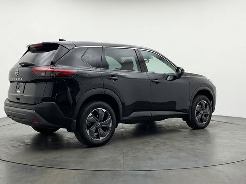 Used 2025 Nissan Rogue SV image 9