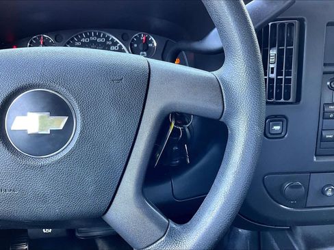 Used 2017 Chevrolet Express 3500 RWD image 22