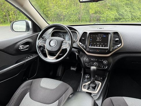 Used 2014 Jeep Cherokee Latitude AWD/4WD image 11