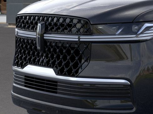 New 2026 Lincoln Navigator Reserve AWD/4WD image 17