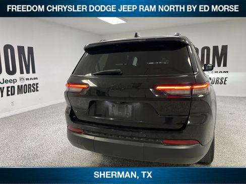 Used 2022 Jeep Grand Cherokee L Laredo AWD/4WD image 5