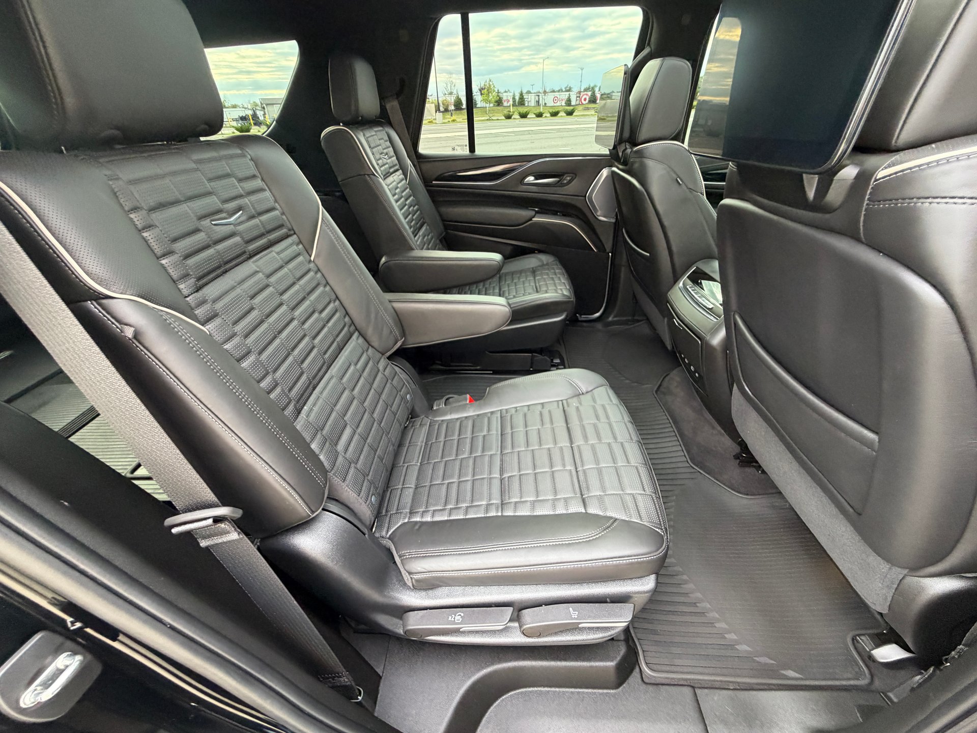 Used 2023 Cadillac Escalade V w/ LPO, ONYX Package AWD/4WD image 35