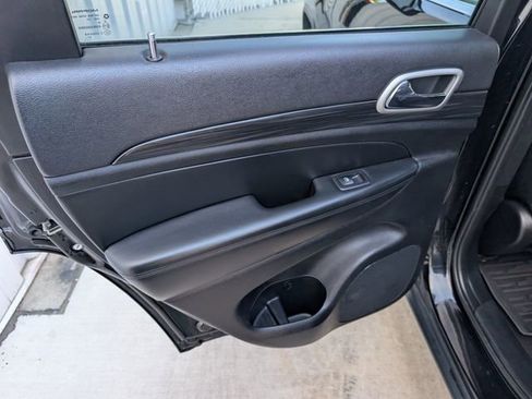 Used 2022 Jeep Grand Cherokee Laredo X AWD/4WD image 22
