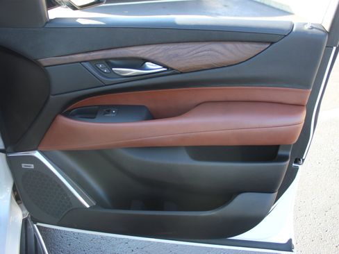 Used 2019 Cadillac Escalade Premium Luxury image 39