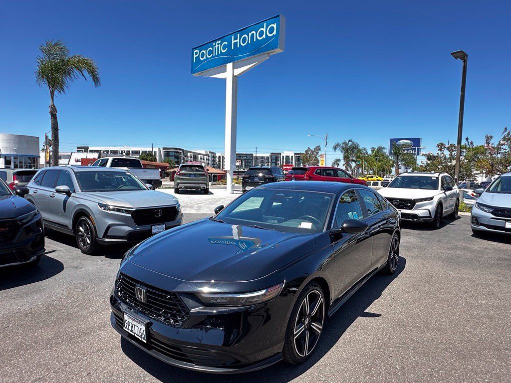 Used 2024 Honda Accord Sport image 2