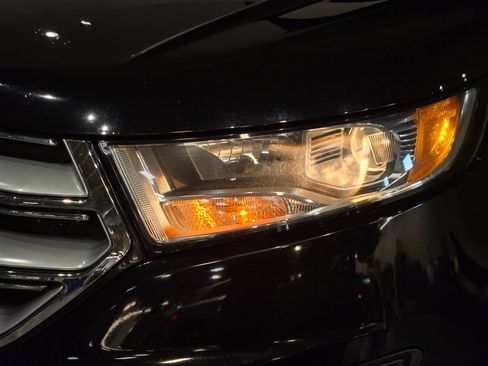 Used 2017 Ford Edge SE image 12