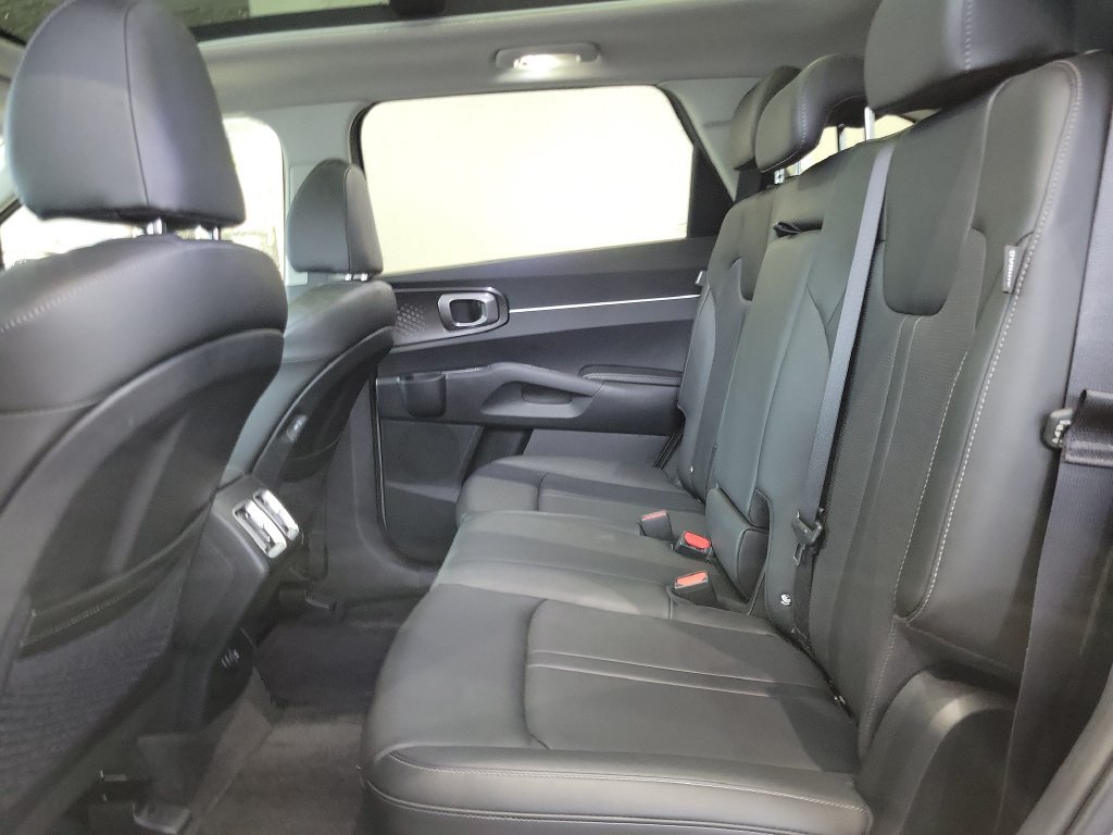 Certified 2025 Kia Sorento S w/ Panoramic Sunroof Package FWD image 13