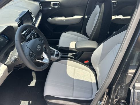 New 2025 Hyundai Venue SEL image 18
