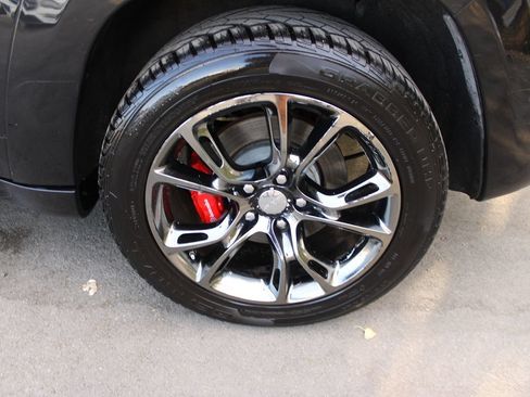 Used 2016 Jeep Grand Cherokee SRT AWD/4WD image 9