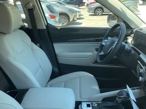 Used 2025 Kia Telluride EX image 8
