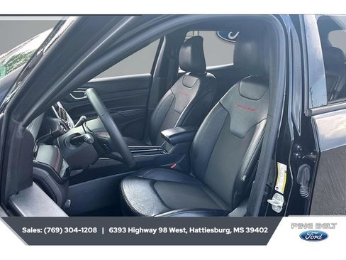Used 2024 Jeep Compass Trailhawk AWD/4WD image 18