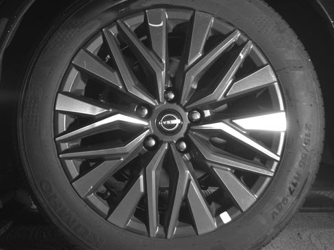 Used 2025 Nissan Altima 2.5 SV FWD image 14