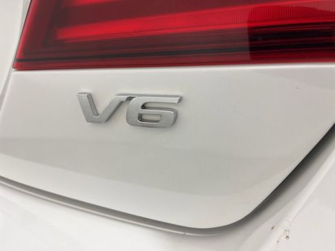 Certified 2017 Honda Accord EX-L image 4