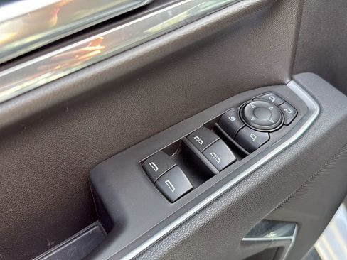 Used 2025 GMC Sierra 1500 SLT AWD/4WD image 25