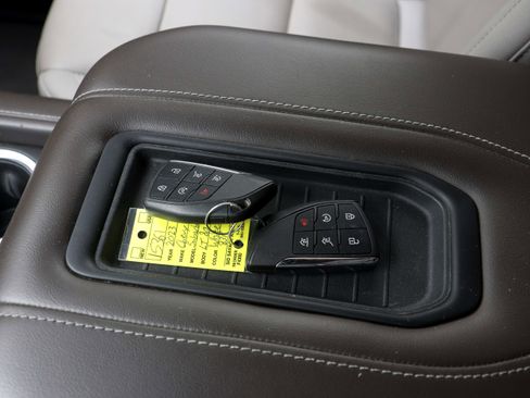 Used 2023 Chevrolet Suburban LT image 31