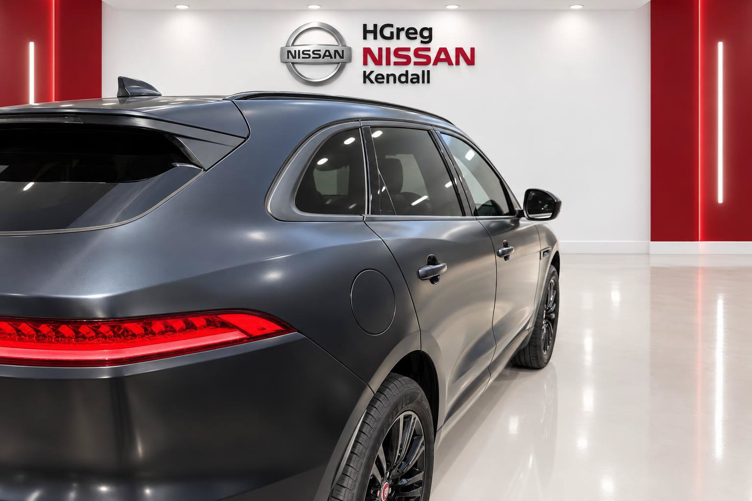 Used 2017 Jaguar F-PACE Premium AWD/4WD image 3