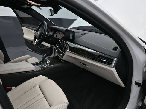 Used 2019 BMW 530e w/ Convenience Package RWD image 20