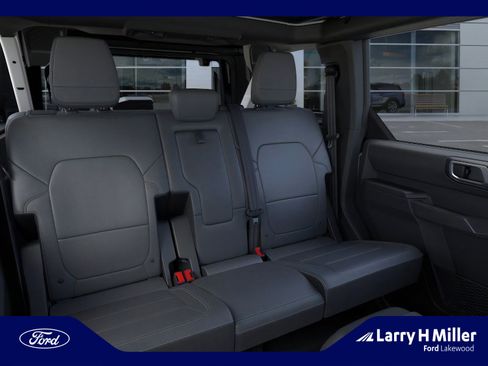 New 2025 Ford Bronco Outer Banks w/ Sasquatch Package AWD/4WD image 11