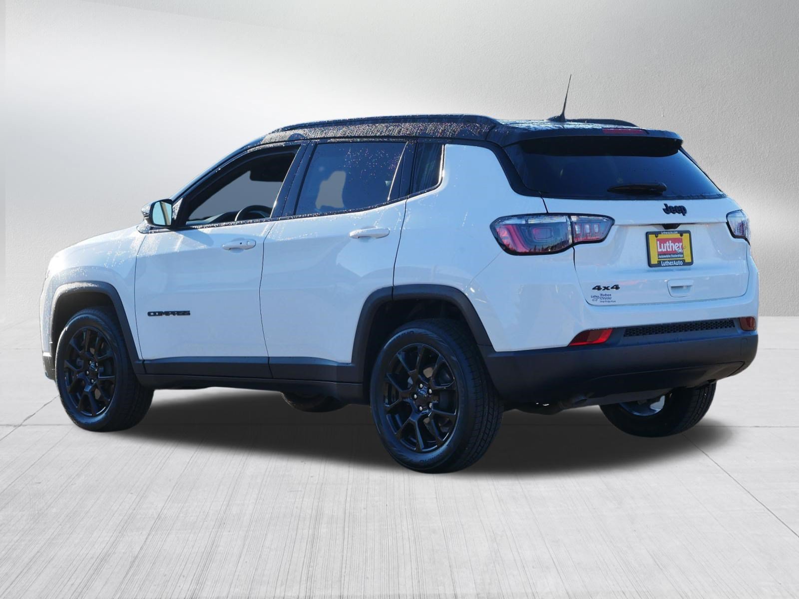 Used 2023 Jeep Compass Latitude w/ Sun and Sound Group AWD/4WD image 5
