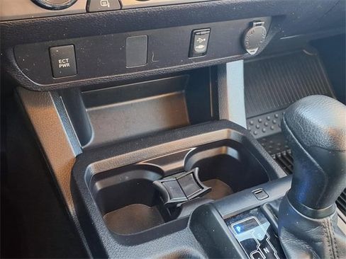 Used 2019 Toyota Tacoma SR image 8