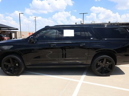 Used 2025 Cadillac Escalade ESV Sport AWD/4WD image 8