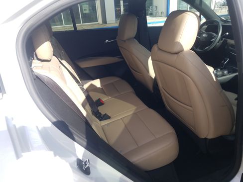 Used 2024 Cadillac XT4 Luxury w/ Cold Weather Package image 15