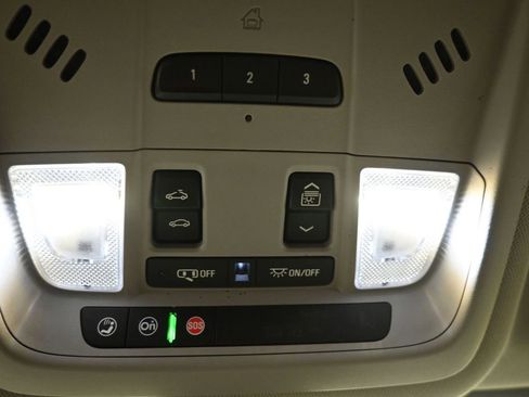 Used 2022 Chevrolet Equinox Premier image 18