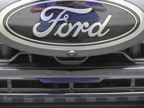 Used 2025 Ford F350 Lariat w/ Black Appearance Package image 55