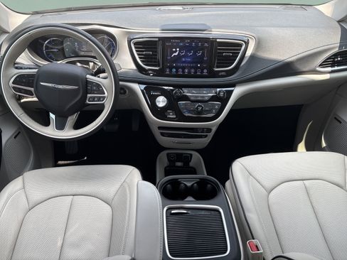 Used 2019 Chrysler Pacifica Limited w/ Advanced Safetytec Group FWD image 12