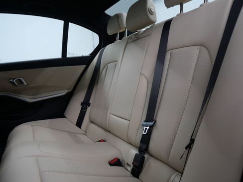 Used 2025 BMW 330i Sedan w/ Premium Package image 17