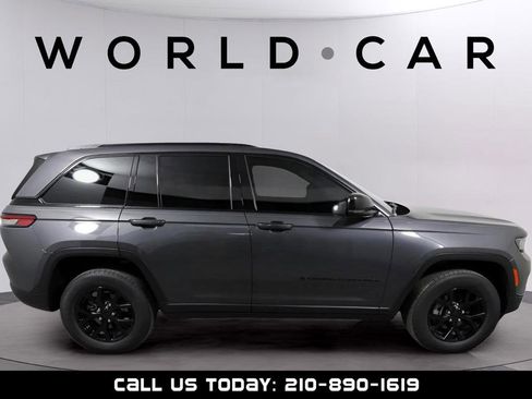 Used 2024 Jeep Grand Cherokee Altitude image 8