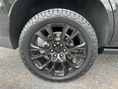 Used 2025 GMC Yukon Denali w/ Sun & Power Step Package AWD/4WD image 21