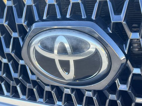 Used 2019 Toyota Tacoma TRD Sport w/ Technology Package AWD/4WD image 8