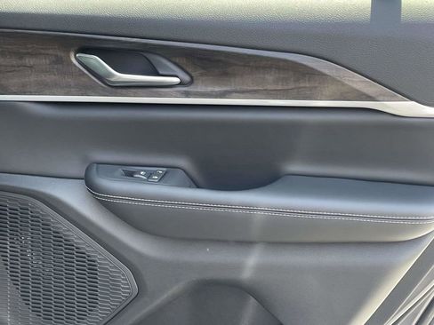 New 2026 Jeep Grand Cherokee Altitude AWD/4WD image 18