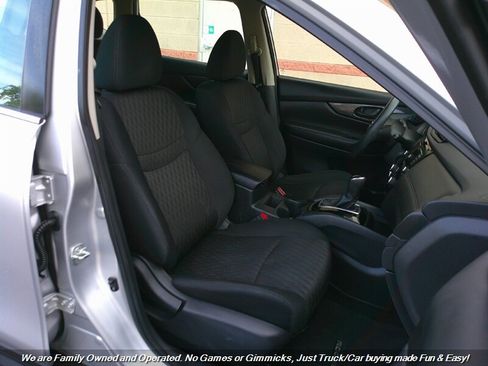 Used 2019 Nissan Rogue S image 27