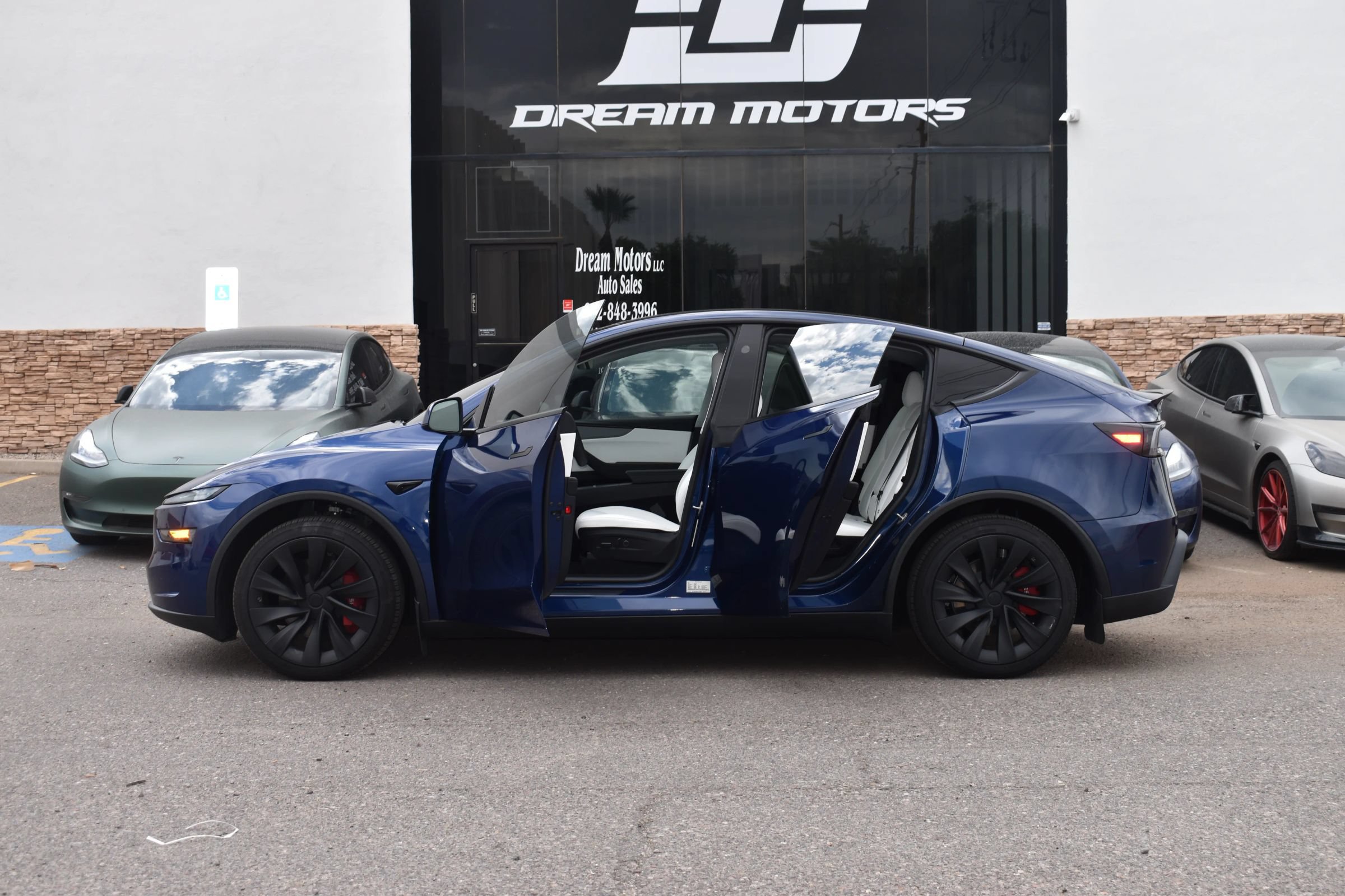 Used 2026 Tesla Model Y Long Range AWD/4WD image 7