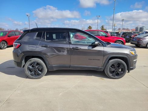 Used 2018 Jeep Compass Latitude AWD/4WD image 9