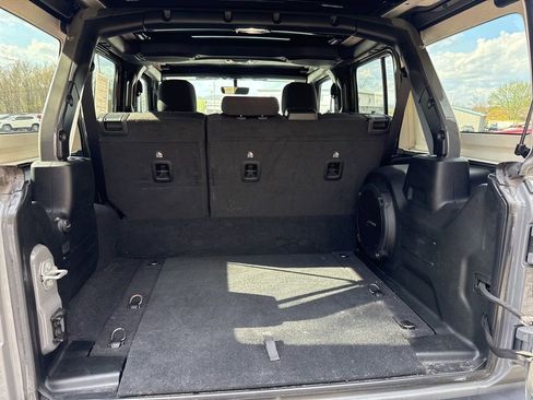 Used 2023 Jeep Wrangler Unlimited w/ Sun & Screen Package image 34