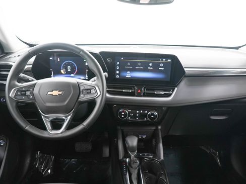 Used 2025 Chevrolet TrailBlazer LT w/ Convenience Package AWD/4WD image 16