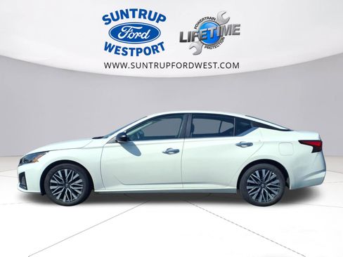 Used 2025 Nissan Altima 2.5 SV image 16