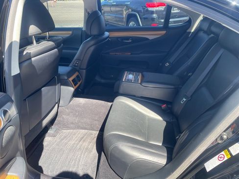 Used 2015 Lexus LS 460 L w/ Ultra Luxury Package RWD image 19