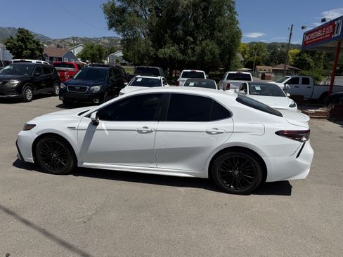 Used 2021 Toyota Camry SE FWD image 7