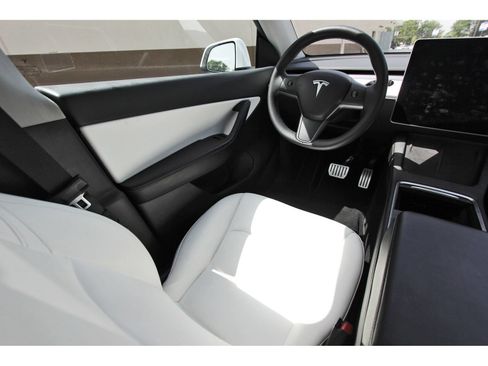 Used 2022 Tesla Model Y Performance AWD/4WD image 11