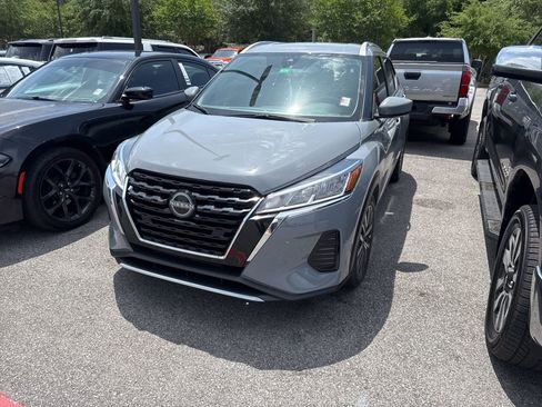 Used 2023 Nissan Kicks SV FWD image 1