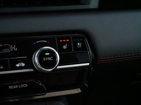 Certified 2025 Honda Pilot Black Edition image 31