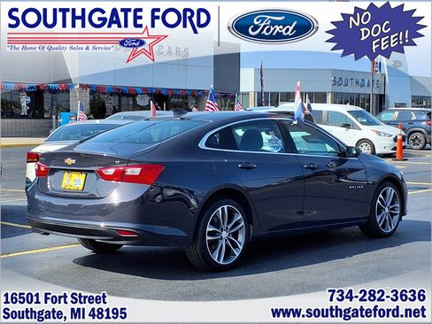 Used 2025 Chevrolet Malibu LT FWD image 2