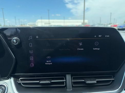 Used 2025 Chevrolet Trax LT FWD image 19