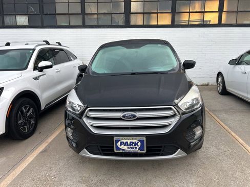 Used 2019 Ford Escape SE FWD image 3